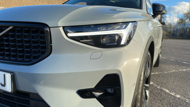 Volvo XC40 2.0 B4P Ultra Dark 5dr Auto Petrol Estate